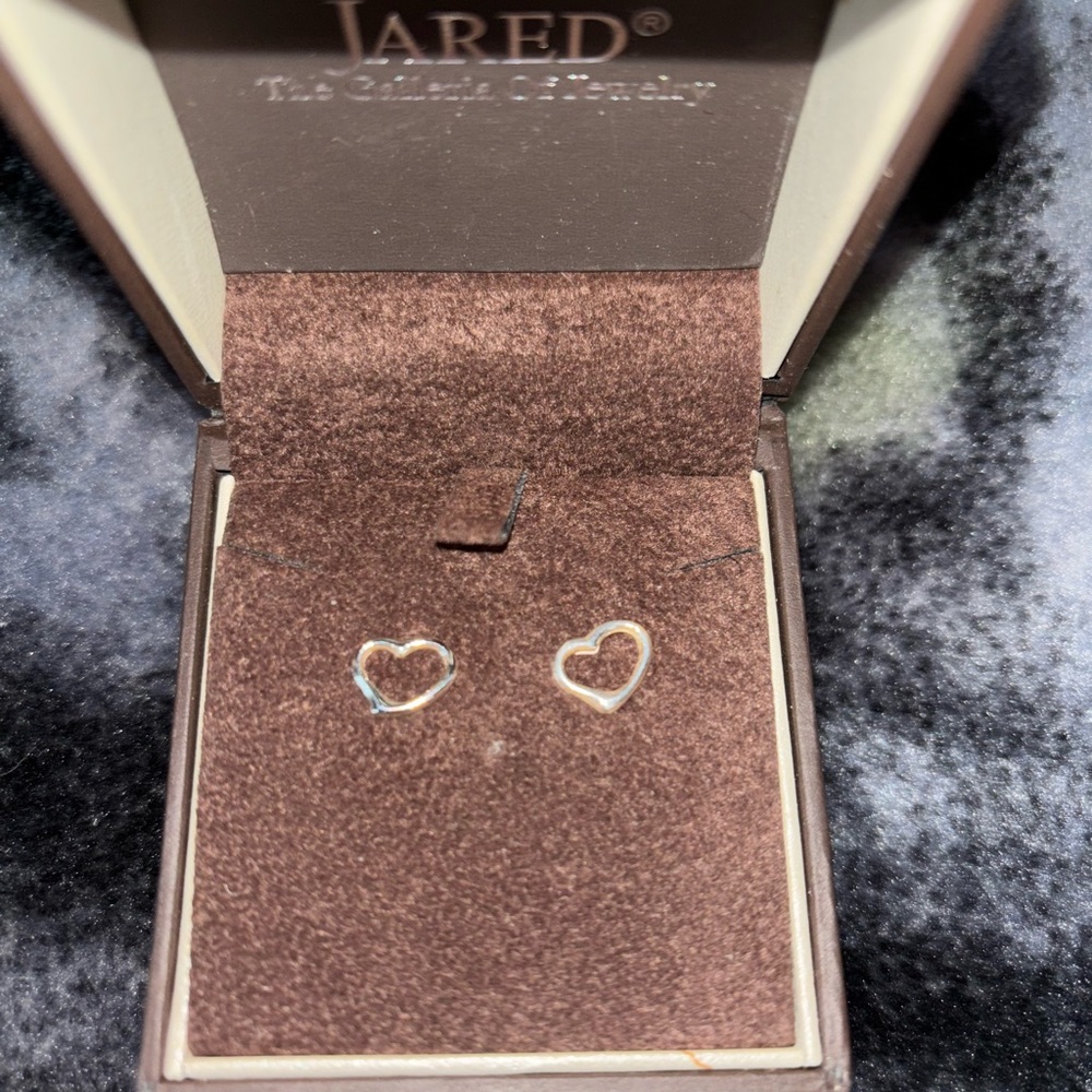 Jared Heart Outline Stud Earrings in Sterling Silver